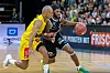 Aljami Durham im Duell mit Geno Crandall