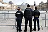 Polizisten Louvre Paris