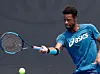 Gael Monfils beim Training in Melbourne. Am rechten Arm ist der Franzose aufgrund seiner Verletzung bandagiert.