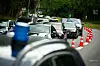 Autos stehen nahe dem Volksparkstadion im stockenden Verkehr.