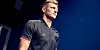 Toni Kroos präsentiert das neue Auswärts-Trikot der Nationalmannschaft.