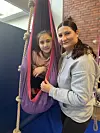 Anastasija (8) ist es sehr wichtig, mit ihrer Mutter Branka Ibric (36) am Turnen teilzunehmen.