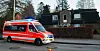 Ein Rettungswagen vor dem Brandort in Ahrensburg bei Hamburg.