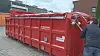 Die Feuerwehr forderte einen riesigen, mit Wasser gefüllten Container an.