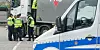 Polizisten stoppten den Autotransporter. (Symbolfoto)