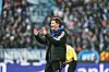 HSV-Trainer Merlin Polzin schreit und hält die Hände nach oben.