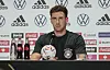 Leon Goretzka bei der Pressekonferenz der deutschen Nationalmannschaft