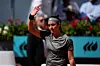 Tunesiens Tennis-Ass Ons Jabeur winkt ihren Fans