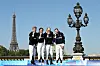 Die deutsche Triathlon-Mixed-Staffel zeigt ihre Olympia-Goldmedaillen