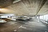 In Ottensen sind Stellflächen für Autos absolute Mangelware – doch die sechs Parkdecks am Bahnhof sind gähnend leer.