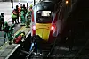 Rettungskräfte nach dem Angriff im Zug am Bahnhof von Huntingdon.