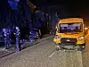 Der Aufprall war so heftig, dass der Kleinwagen mehrere Meter weit auf den Gehweg geschleudert wurde.