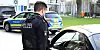Die Polizei bei einer Verkehrskontrolle. (Symbolfoto)