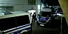 Polizeibeamte vor dem „Flat99“ am Albert-Schweitzer-Ring in Hamburg-Tonndorf.