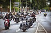 Mehrere tausend Teilnehmer:innen demonstrieren in Hamburg gegen drohende Fahrverbote für Motorräder.