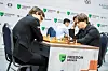 Vincent Keymer spielt Schach gegen Magnus Carlsen