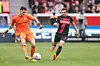 Werder-Keeper Michael Zetterer mit Ball am Fuß