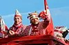 Kölns Trainer Steffen Baumgart beim Rosenmontagsumzug des Straßenkarnevals