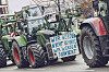 Eine Trecker-Kolonne in Hamburg