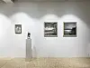 Von Björn Holzweg sind Skulpturen und Bleistift-Aquarell-Werke zu sehen.