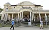 Die Vorderseite der historischen Villa Baltic. Nun sollen 9000 Kühlungsborner abstimmen, was mit der Villa passieren soll.
