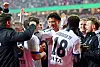 HSV-Profi Jonas David und seine Kollegen bejubeln den Pokal-Erfolg in Nürnberg.