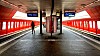Ganz schön rot: Die S-Bahn-Station ist Hammerbrooks Wahrzeichen.