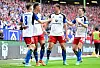 László Bénes, Ransford Königsdörffer, András Németh und Noah Katterbach jubeln über das HSV-Tor gegen Kaiserslautern