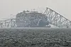 Containerschiff hat Brücke gerammt
