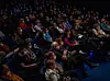 Geimpfte Zuschauer verfolgen eine Veranstaltung im israelischen Nationaltheater Habimah.