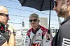 Nico Hülkenberg im Rennanzug und mit Sonnenbrille vor dem Rennstart.