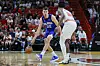 Franz Wagner im Duell mit Haywood Highsmith im Spiel gegen die Miami Heat