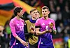 Thomas Müller und Toni Kroos bei der Ehrenrunde nach dem Länderspiel gegen die Niederlande
