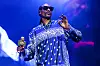 Snoop Dogg raucht einen Joint