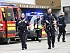 Polizei und Rettungswagen sind am Wilhelm-Dörpfeld-Gymnasium im Einsatz.