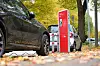 E-Autos an einer Ladesäule in Hamburg (Symbolbild)