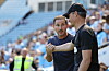 Alexander Blessin beim Shakehands mit Coventry-Coach Frank Lampard