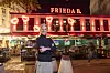 Betriebsleiterin Maren Dickers (54) vor dem Laden am Hans-Albers-Platz. In ihren 35 Jahren in der Gastronomie hat sie so einiges erlebt.