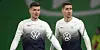 Wolfsburgs Ersatzkeeper Pavao Pervan (l.) fällt nach einem positiven Coronatest vorerst aus.