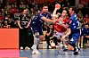 Leif Tissier vom HSV Hamburg wird von zwei Gegenspielern in die Zange genommen