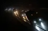 Nebelige Autobahn bei Nacht