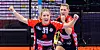 Alexia Hauf und Marleen Kadenbach bejubeln einen Treffer für die Luchse