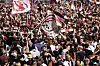 St. Pauli-Fans stürmen den Platz am Millerntor