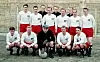 Harry Bähre (unten, ganz links) und Uwe Seeler (Mitte, 2. von rechts) und das HSV-Team 1961/62