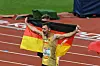 Niklas Kaul feiert seinen EM-Sieg