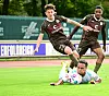 Philipp Treu und Dapo Afolayan im Test gegen Werder