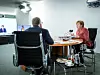 Bundeskanzlerin Angela Merkel (CDU) und Michael Müller, Regierender Bürgermeister von Berlin, nehmen an der Videokonferenz mit den Regierungschefs der Bundesländer teil.