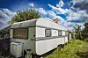 Der Camper stammt noch aus den 70er Jahren. Ein bisschen was wackelt, aber einen neuen wollen die beiden nicht.