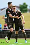 Andreas Albers und Johannes Eggestein jubeln für St. Pauli
