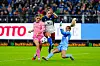 HSV-Torhüterin Inga Schuldt und Nina Räcke halten mit vereinten Kräften Hoffenheims Torjägerin Selina Cerci auf.